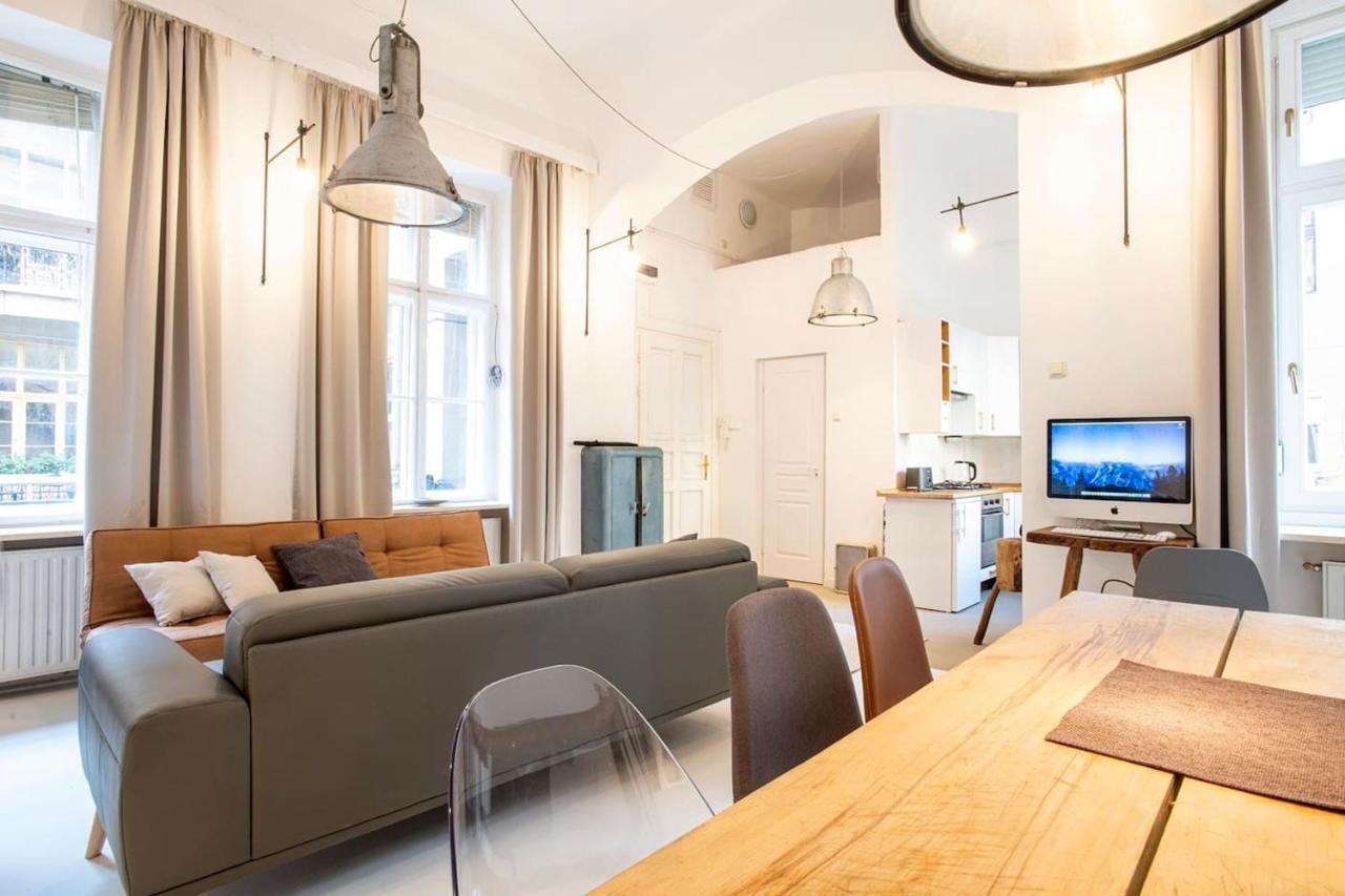 Danube Riverside Designer In Center Appartamento